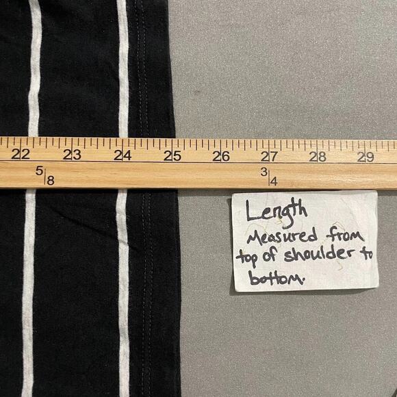 Gap Size Medium Black White Striped Knit Lightweight Tee Top Dark Coastal Prep - Picture 10 of 10